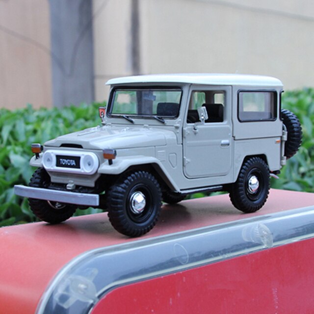 TOYOTA FJ40 SUV CRUISER 1:24