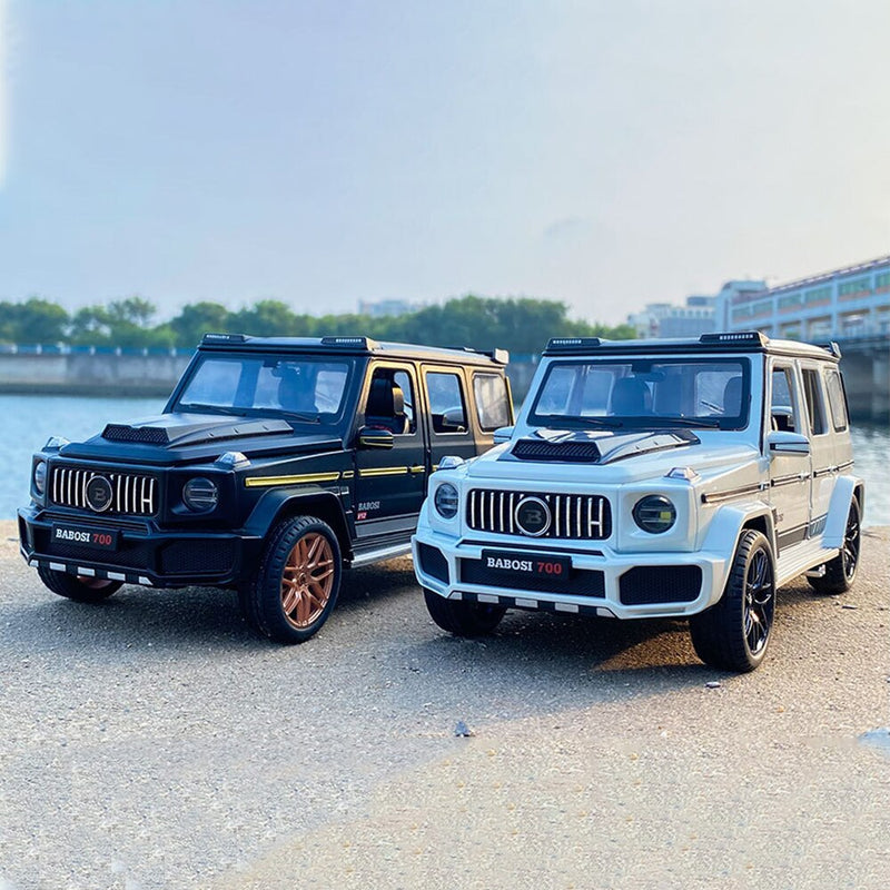 Mercedes G700 SUV 1:18 27cm