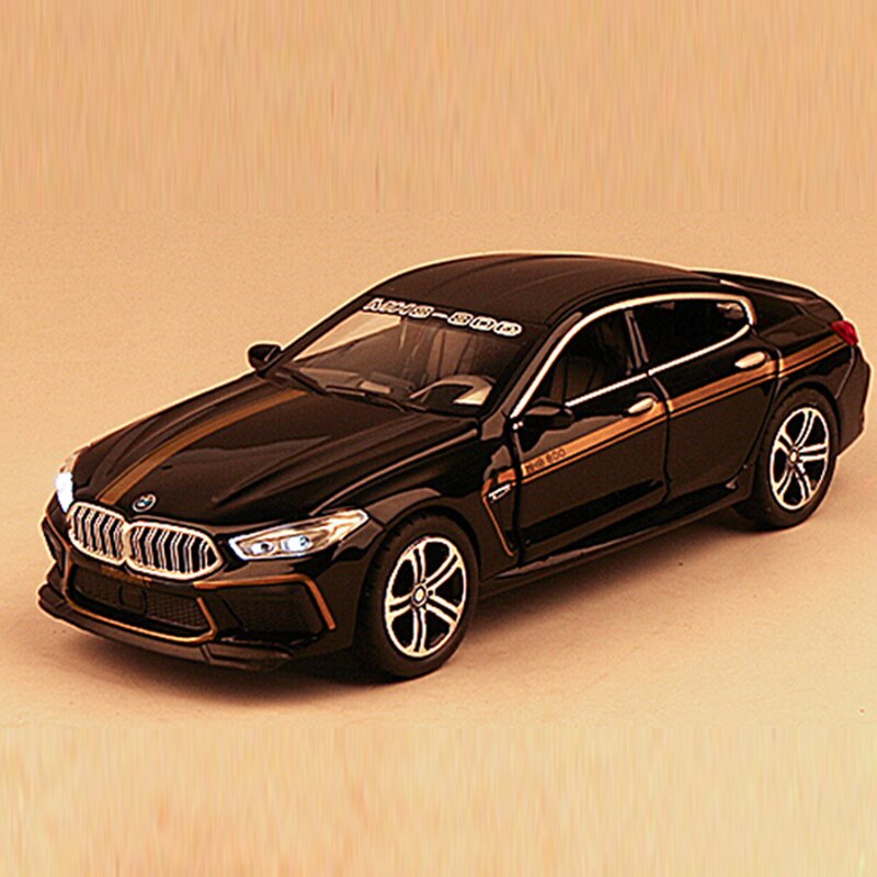 BMW M8 1:32