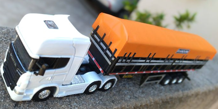 Caminhão Scania 1:64 27cm