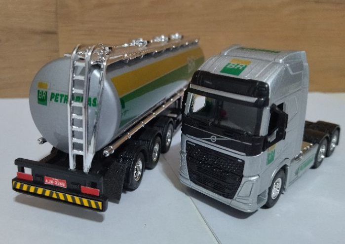 Caminhão Petrobrás 1:64 25cm