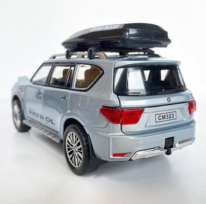 Nissan Patrol V8 Prata 1:32