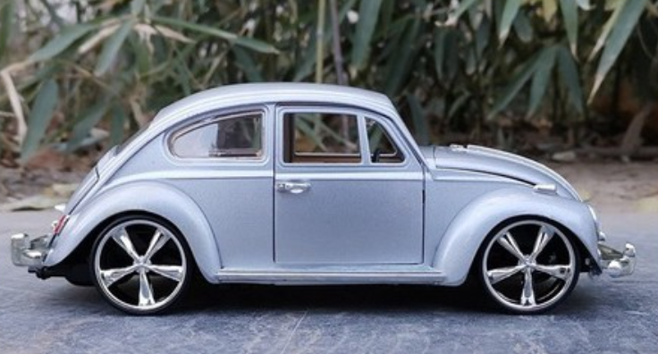 Metal Volkswagen Fusca Tuning Rodão 1:18 22cm