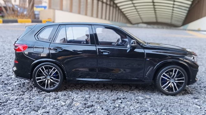 BMW X5 1:18
