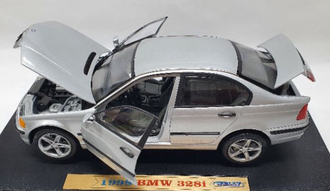 BMW 328i 1998 1:18 25cm