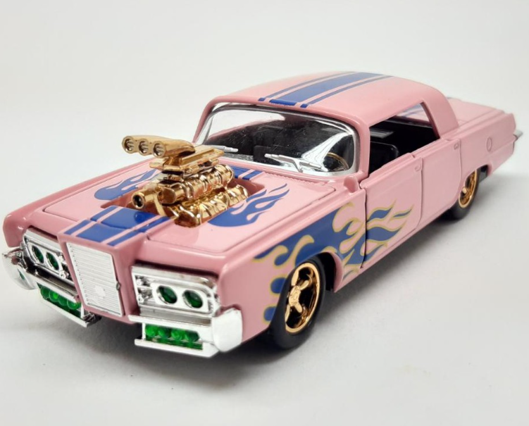 Carro Antigo Chrysler Imperial Metal e Fricção Escala 1:43