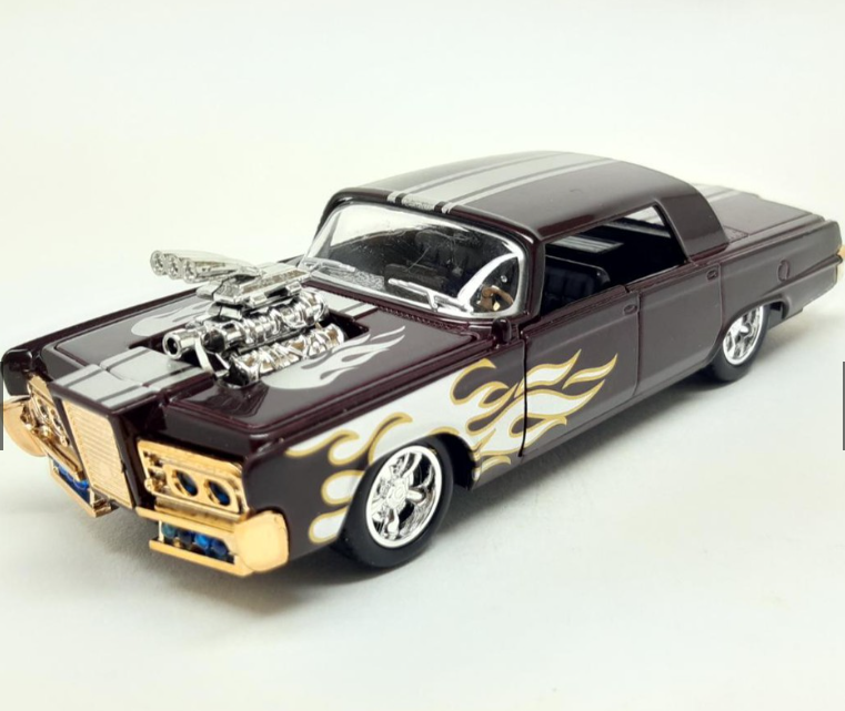 Carro Antigo Chrysler Imperial Metal e Fricção Escala 1:43