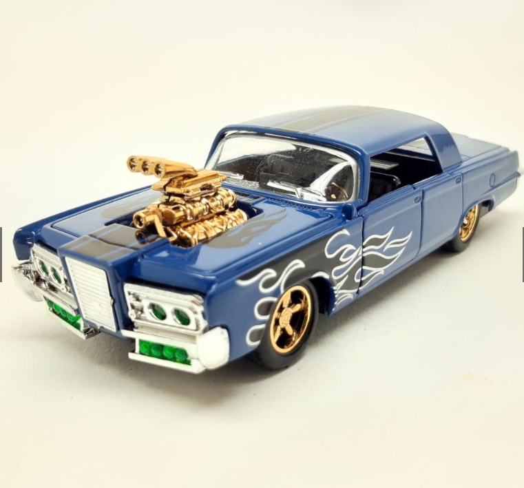 Carro Antigo Chrysler Imperial Metal e Fricção Escala 1:43