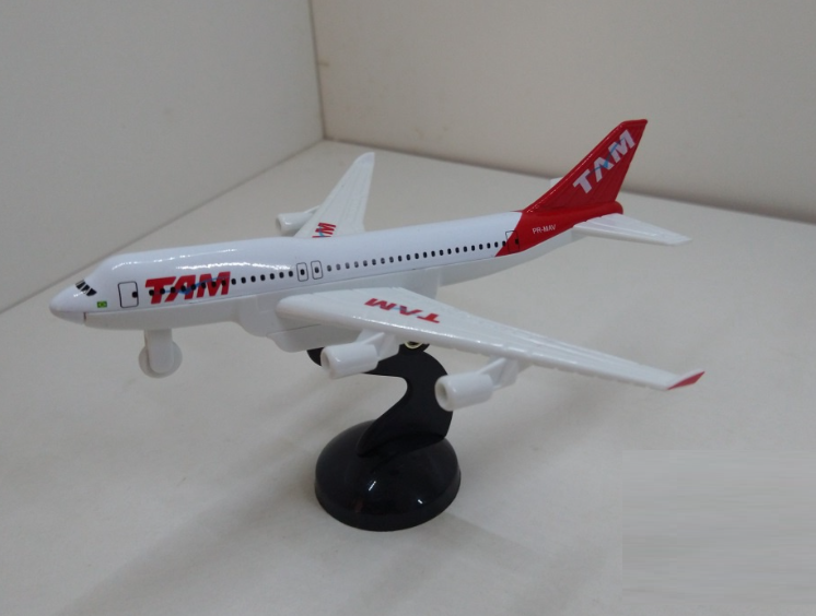 Avião Comercial TAM escala 1:72