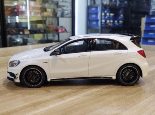 A45 AMG 1:18 (25 cm) EDIÇÃO LIMITADA