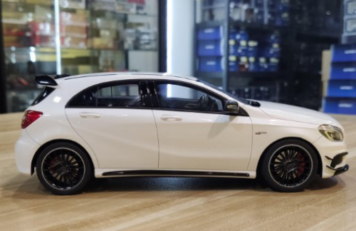 A45 AMG 1:18 (25 cm) EDIÇÃO LIMITADA