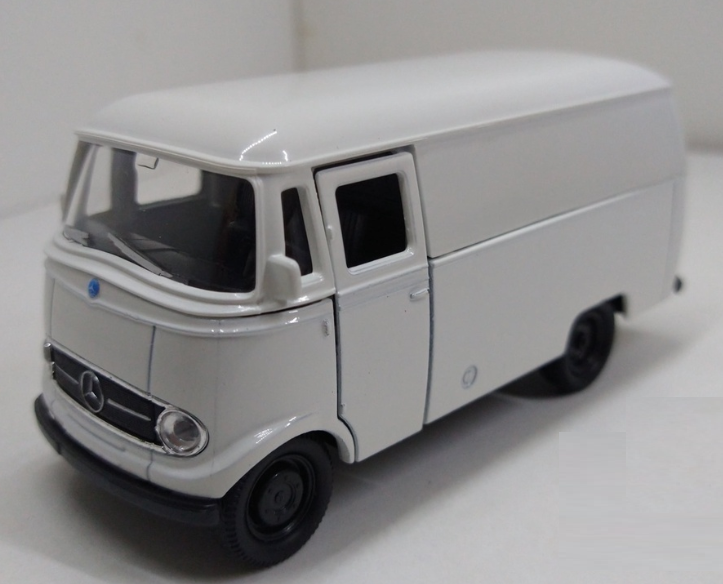 Miniatura caminhão Mercedes Benz L319 escala 1:36