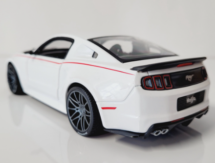 Ford Mustang Street Racer 2014 1:24