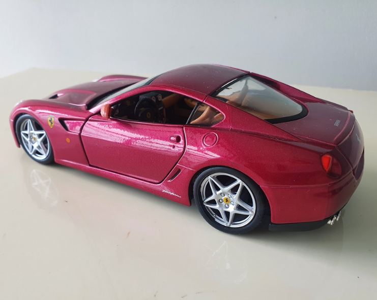 Miniatura Ferrari 599 escala 1:24