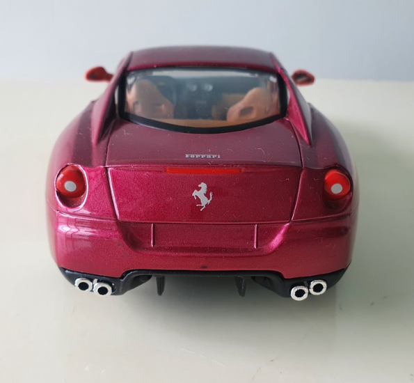 Miniatura Ferrari 599 escala 1:24