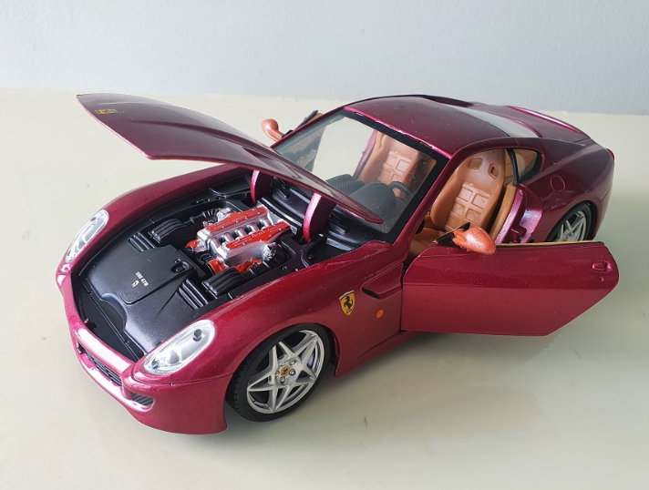 Miniatura Ferrari 599 escala 1:24