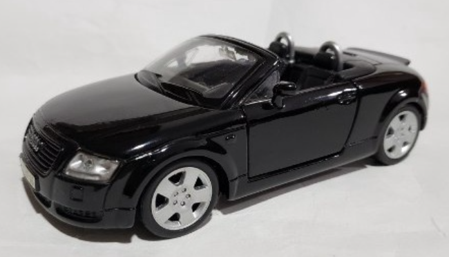 AUDI TT ROADSTER PRETO 1:24 18cm
