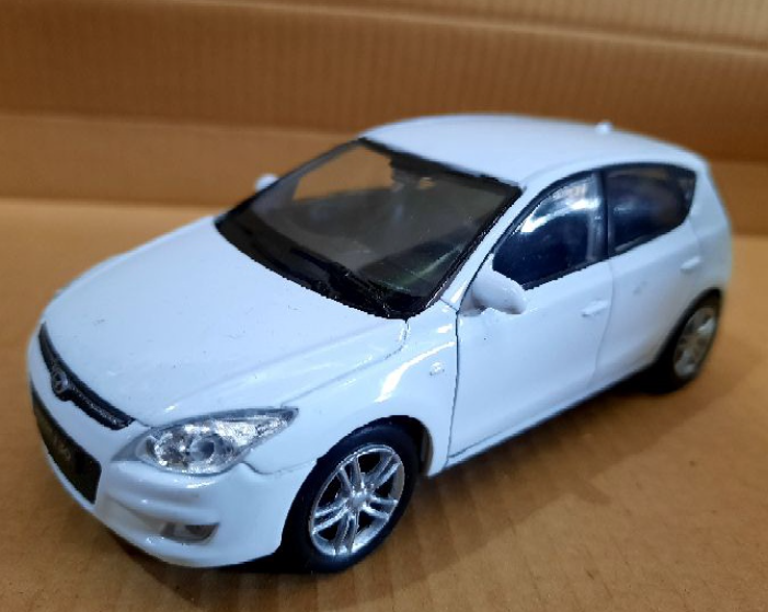 Hyundai I30 Branco de Metal 1:38