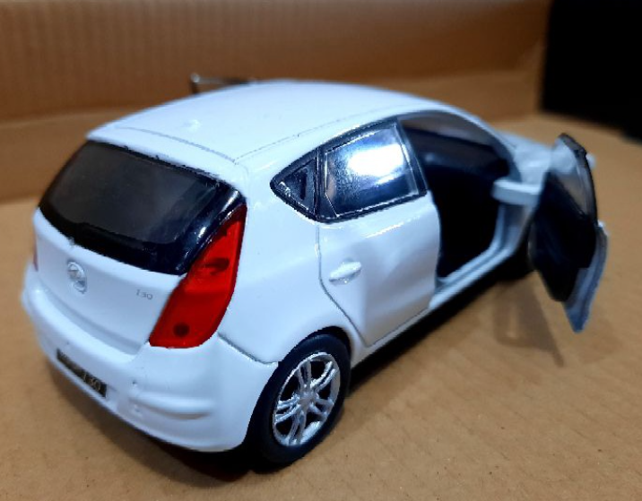 Hyundai I30 Branco de Metal 1:38