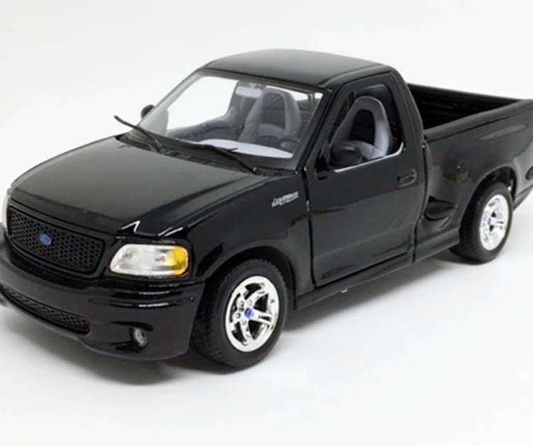 Picape Ford SVT F-150 Lightning 1:21