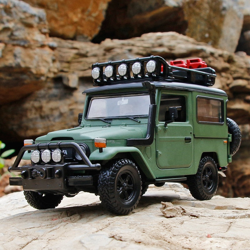 TOYOTA FJ40 SUV CRUISER 1:24