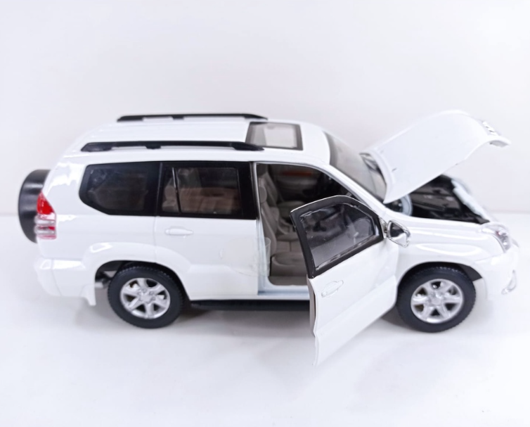 TOYOTA CRUISER PRADO CARARAMA 1:24