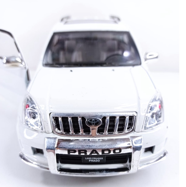 TOYOTA CRUISER PRADO CARARAMA 1:24